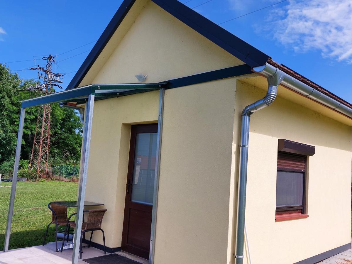 Ferienwohnung Szarszo Apartman Es Kempinghaz Balatonszarszo Exterior foto