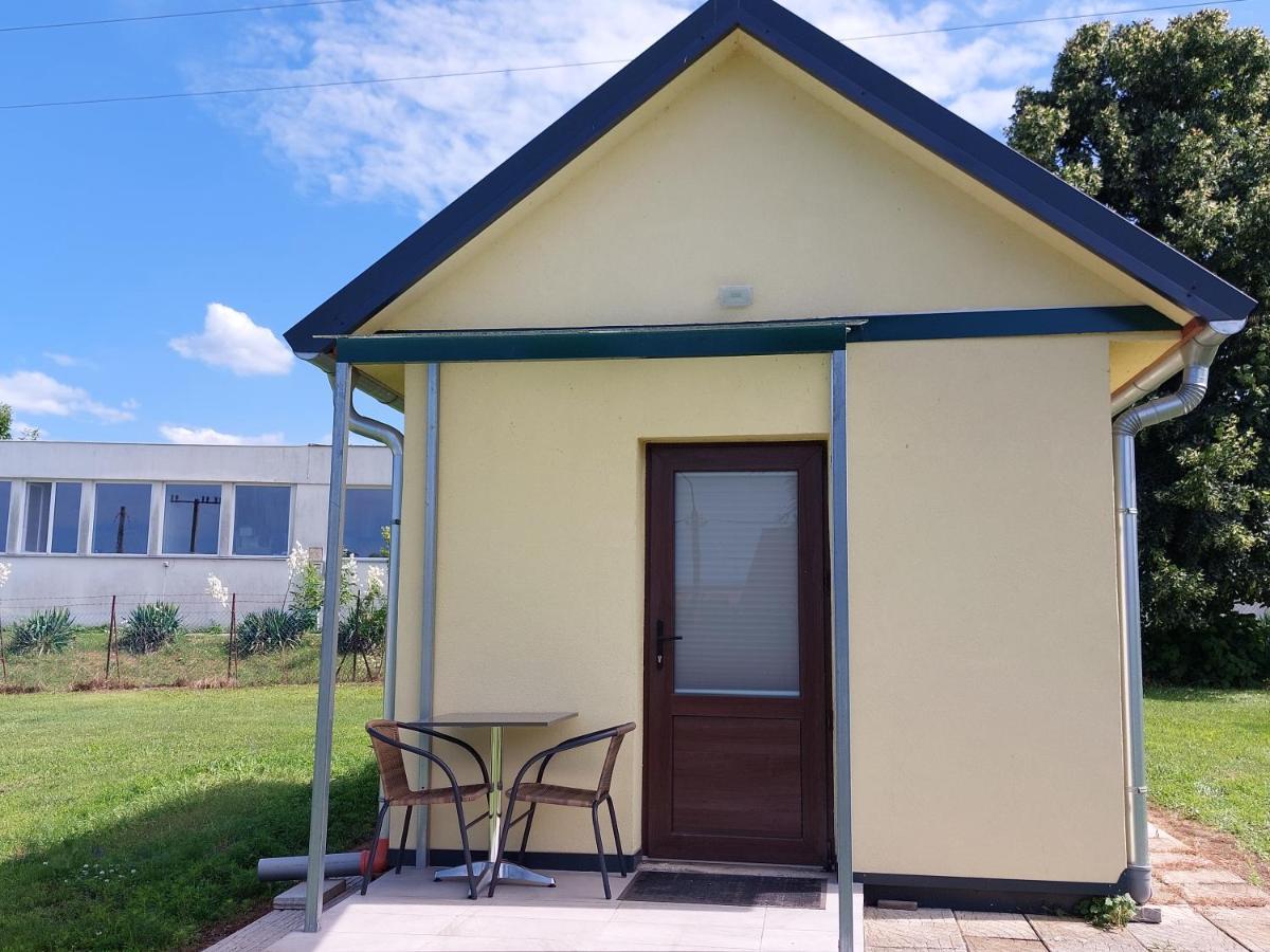 Ferienwohnung Szarszo Apartman Es Kempinghaz Balatonszarszo Exterior foto